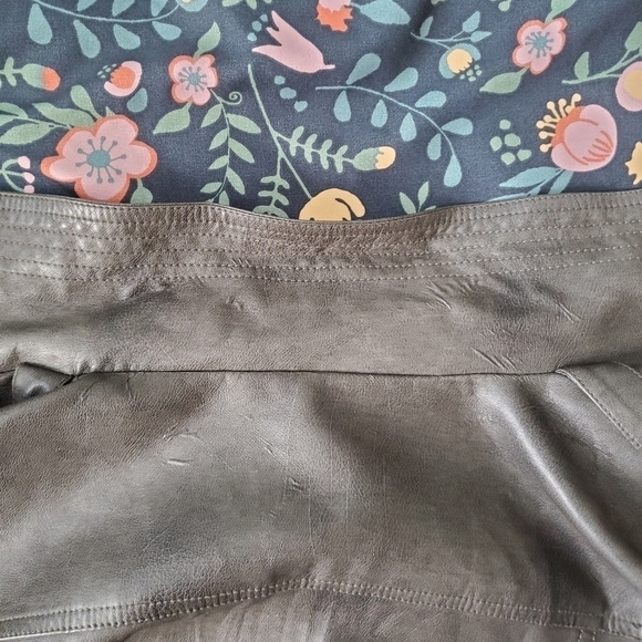 Kismet | Medium | Faux Leather Jacket - Picture 11 of 13